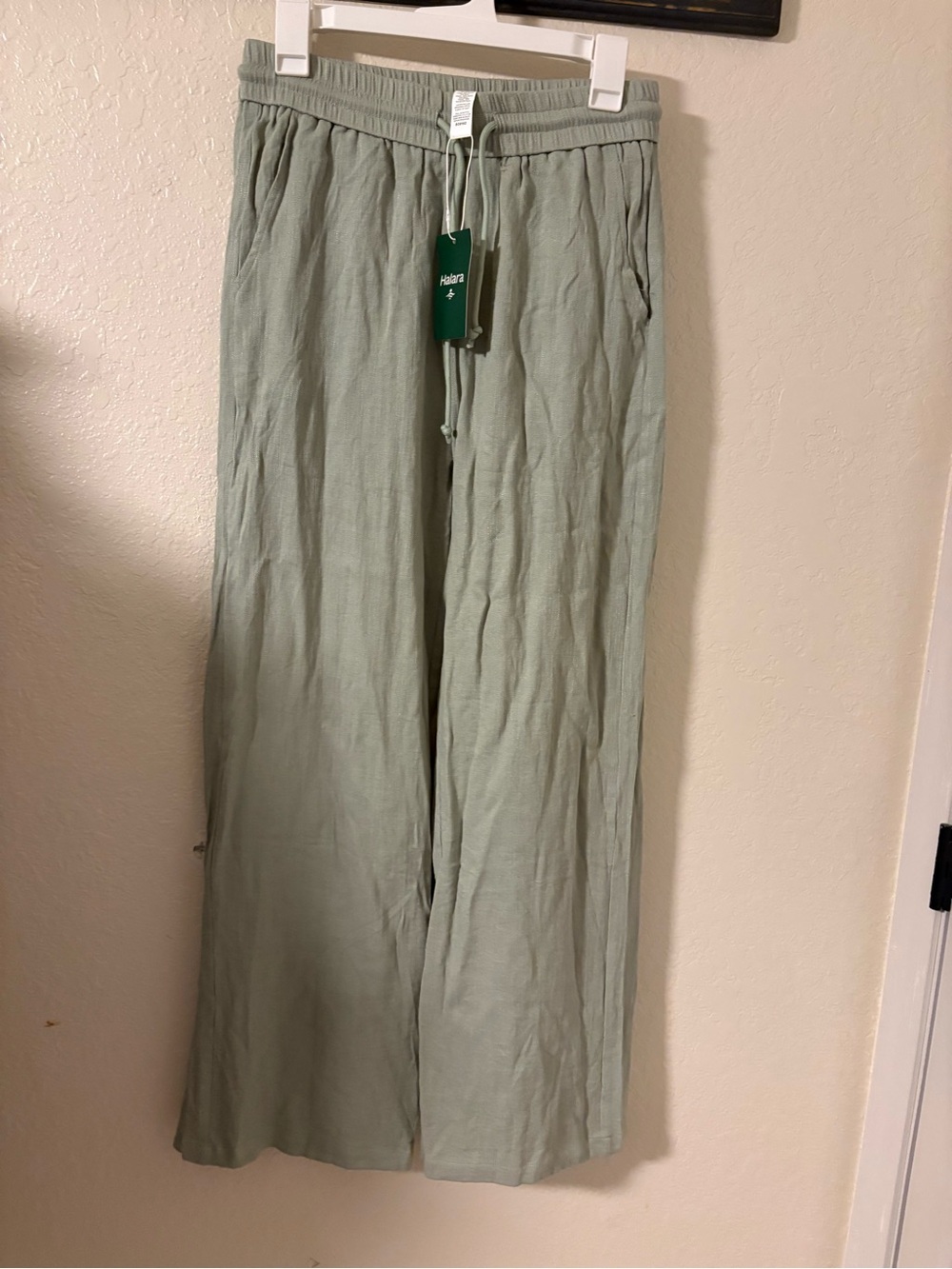 TALL NWT Halara Medium Sage Green Wide-Leg Drawstring pants with pockets.